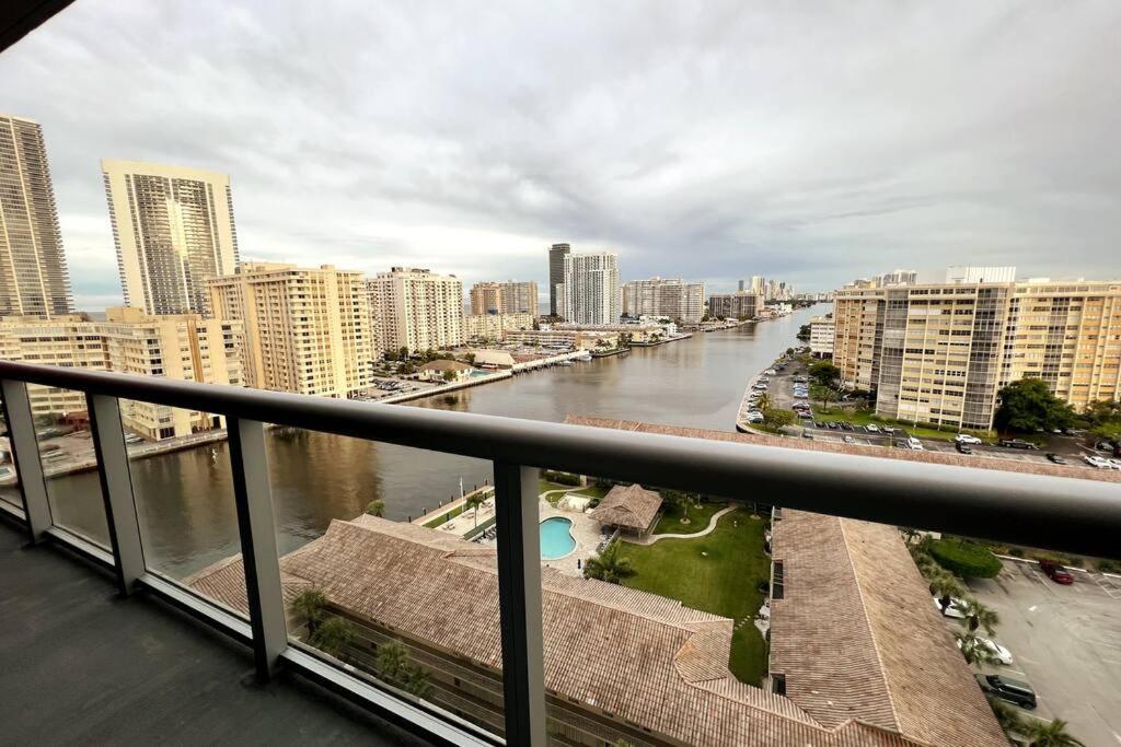 Beachwalk 1B 1B Incredible View Apartment 14 A Hallandale Beach Buitenkant foto