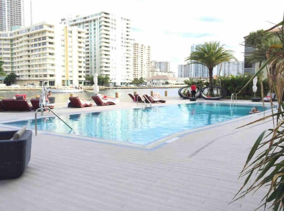 Beachwalk 1B 1B Incredible View Apartment 14 A Hallandale Beach Buitenkant foto